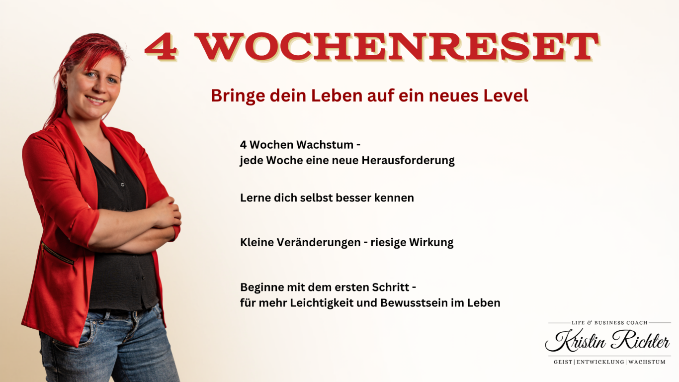 Rad des Lebens Eine Hand mit pinkem Stift schreibt auf ein Arbeitsblatt mit Diagramm und Text.